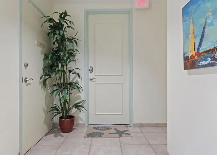 Lagoon Tower 1002